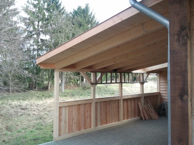 Carport mit Brüstung