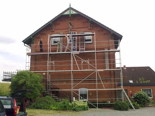 Giebelzier abrüsten