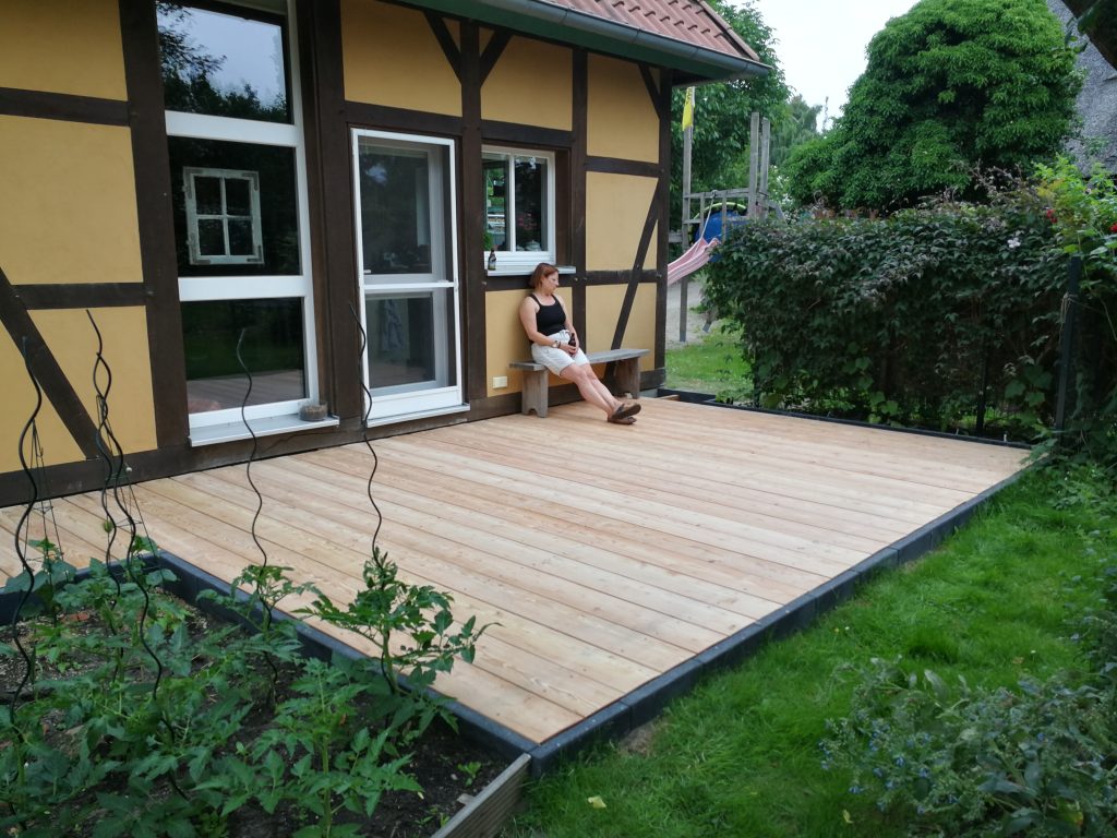 Terrasse aus Lärchenbohlen