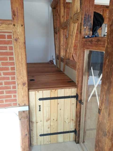 Kellerluke und Tür geschlossen