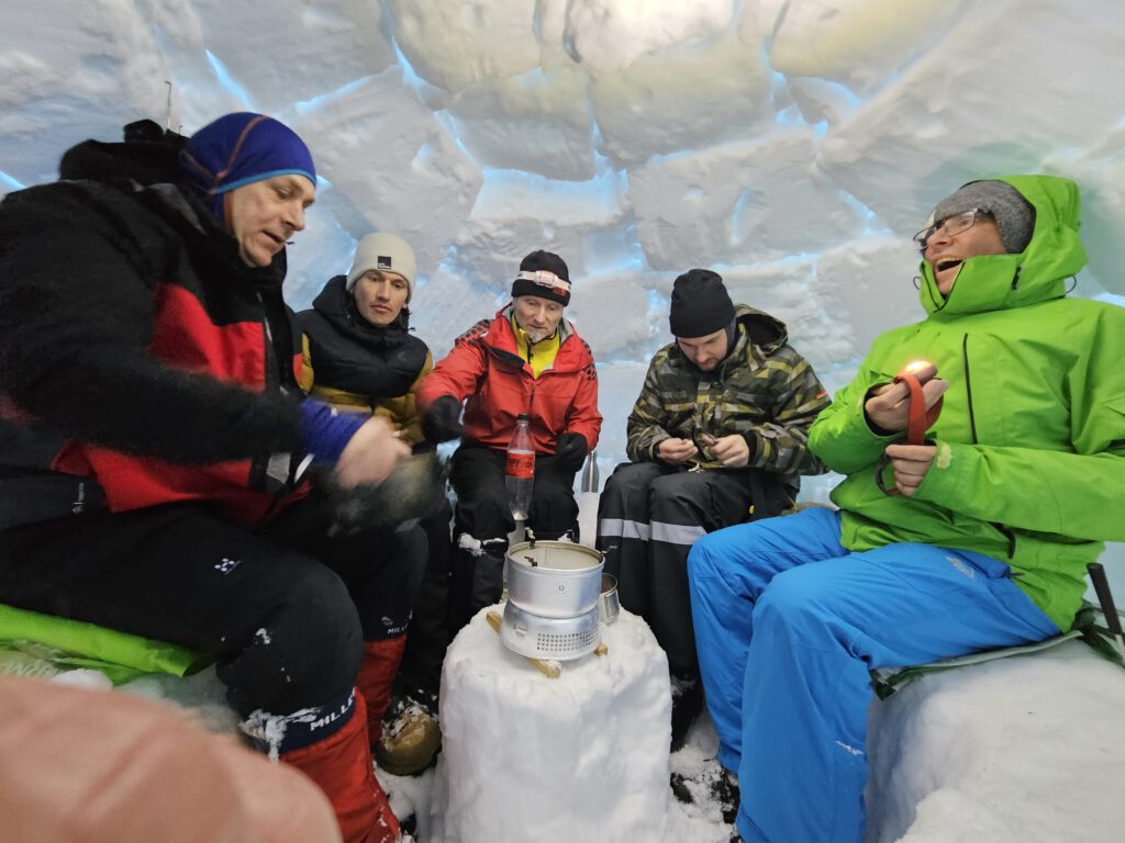 Fondueplausch im Iglu