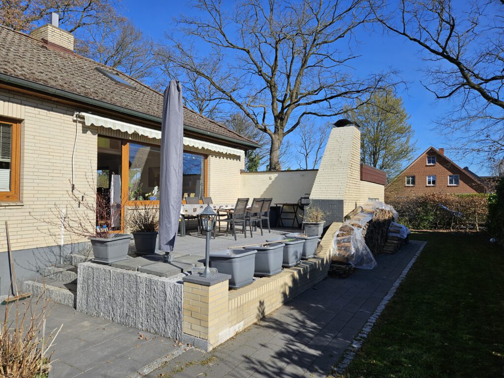 vor dem Terrassendach