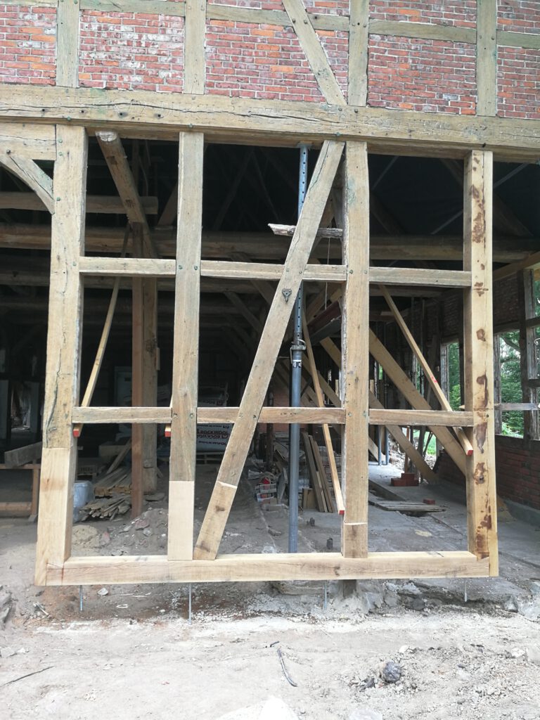 Fachwerkgiebel rechts saniert